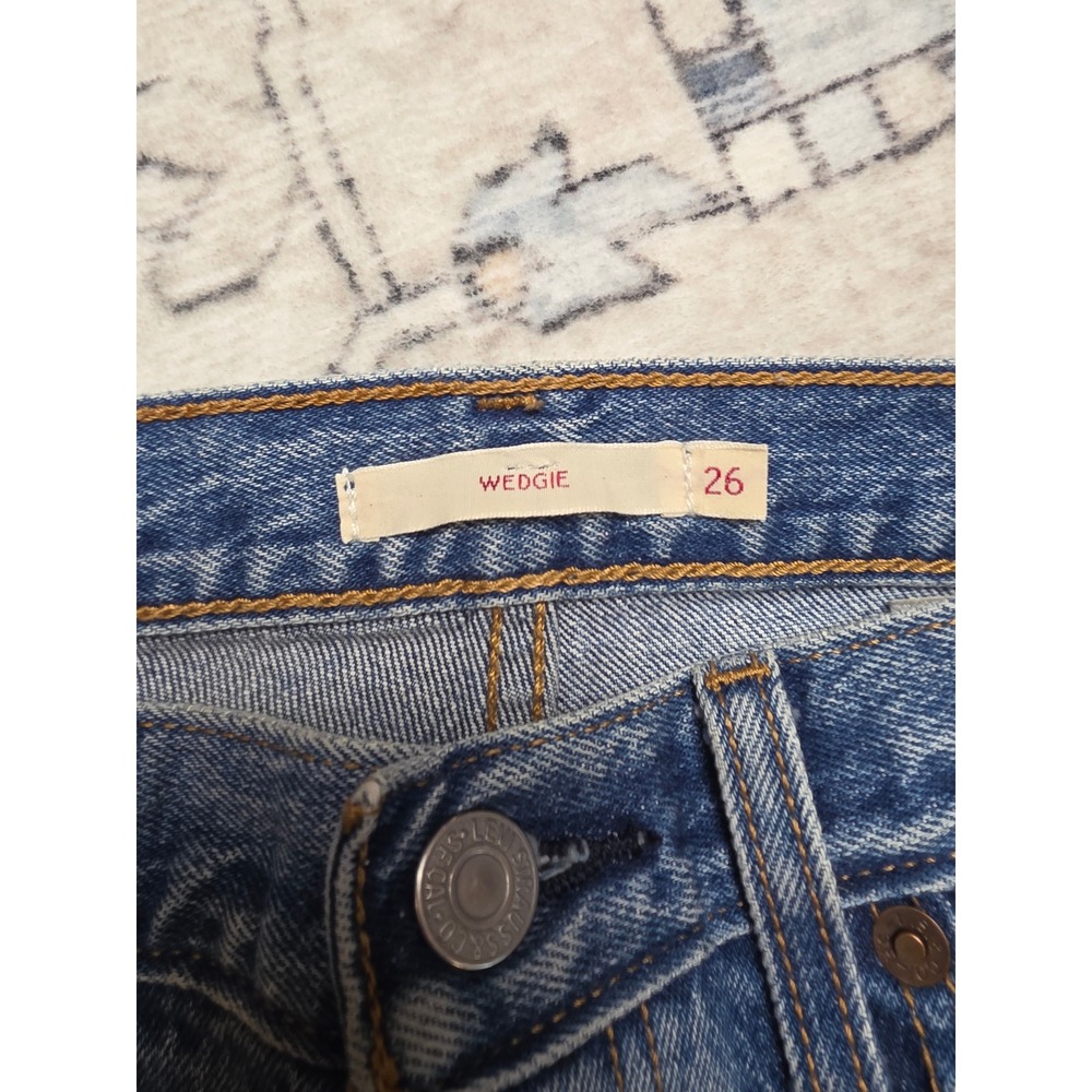 Levi's Women's Size 26 Wedgie Straight Distressed High Rise Denim Jeans - Picture 2 of 7
